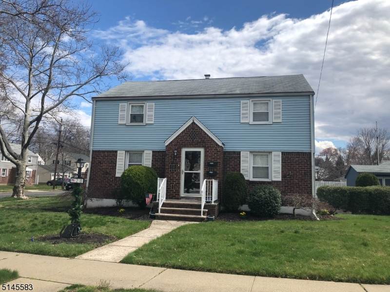 28 Macarthur Ave - Photo 1