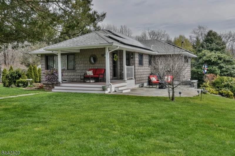 18 Allison Ave - Photo 1