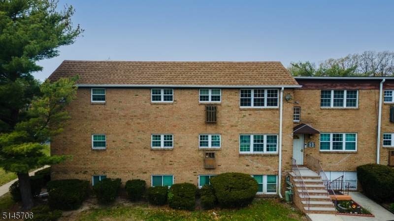 25 College Dr - Photo 1
