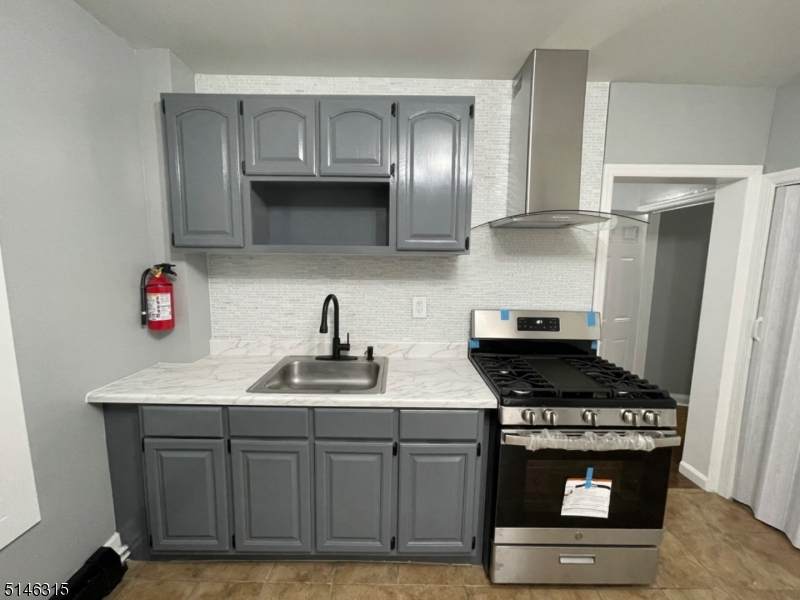51 Sassafras St - Photo 1