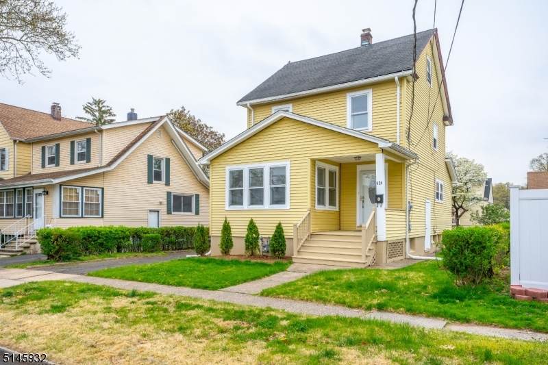424 Stockton Ave - Photo 1