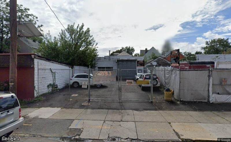 258 10th Ave - Photo 1