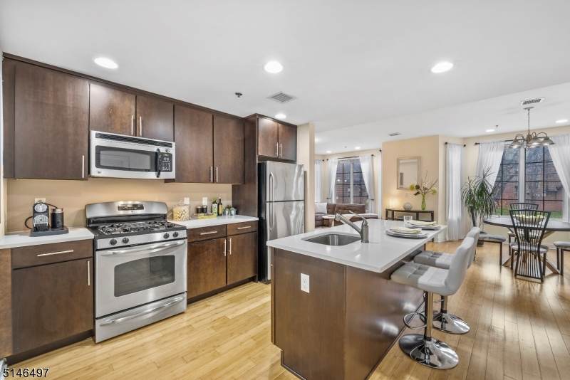517 Jackson St - Photo 1