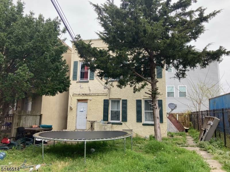 420 Smith St - Photo 1