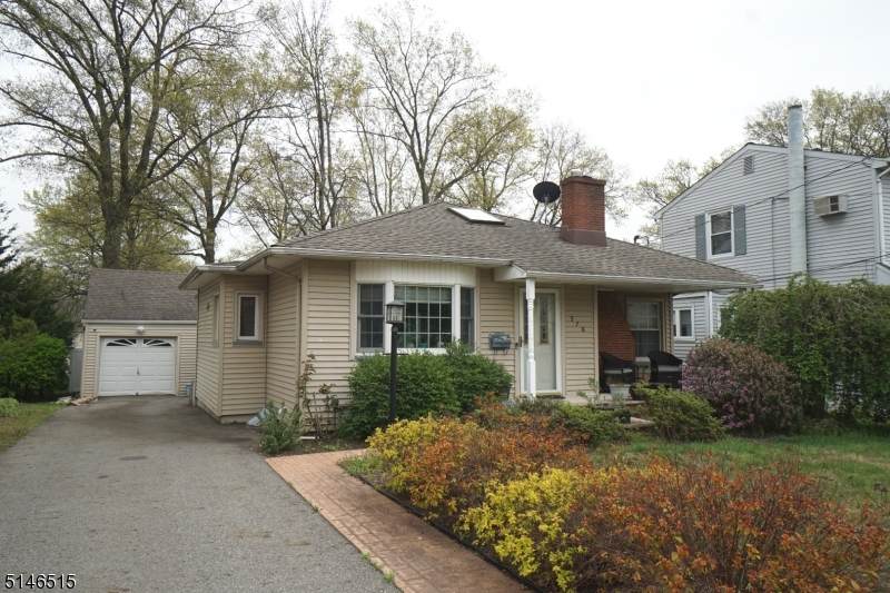 570 E Woodbridge Ave - Photo 1