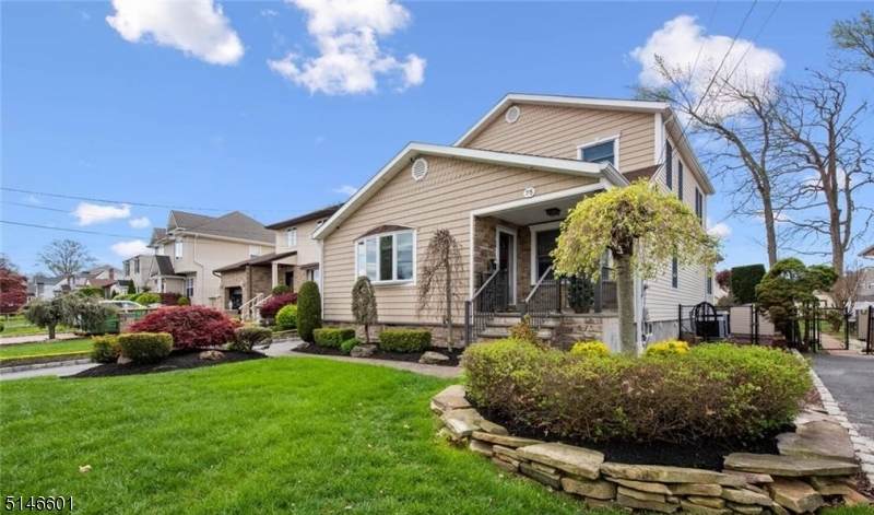 75 Inwood Ave - Photo 1