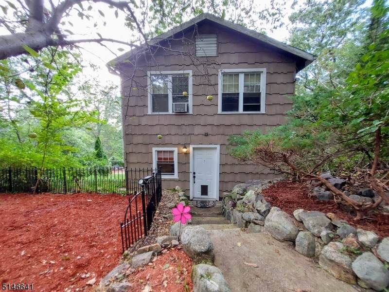 394 Lakeview Ave - Photo 1