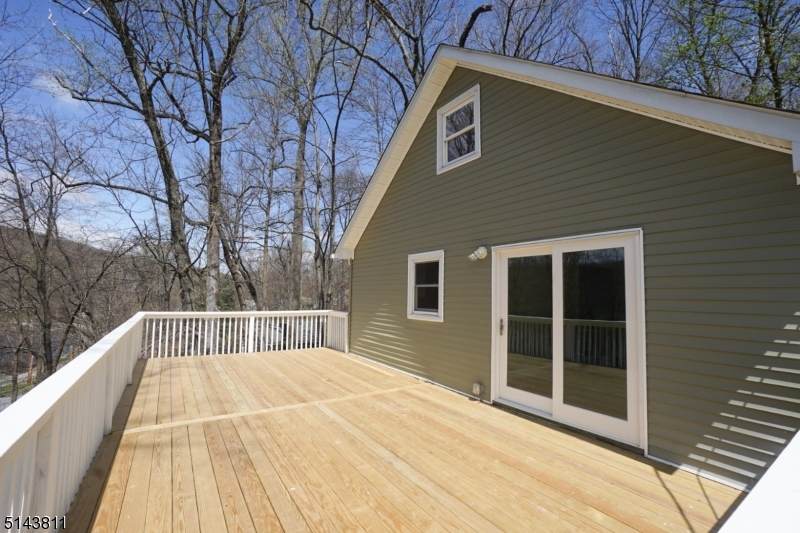 20 Pine St - Photo 1