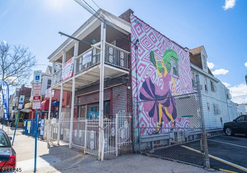 258 Clifton Ave - Photo 1
