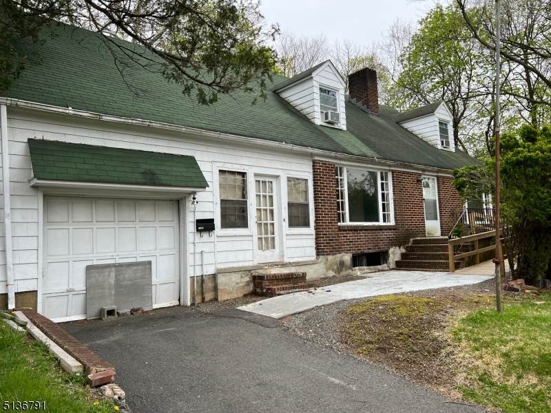 1005 Larchmont Rd - Photo 1