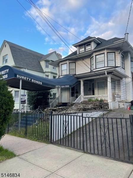 523 Summer Ave - Photo 1