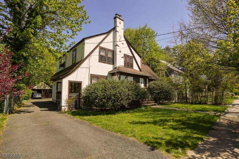 1125 Kensington Ave - Photo 1