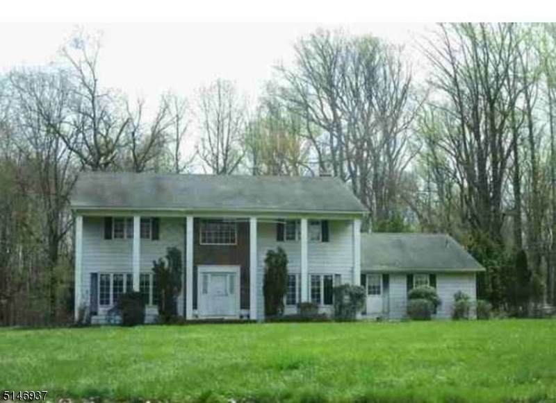 10 Colonial Dr - Photo 1