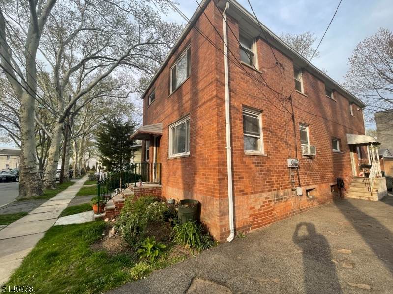512 Lowe Ave - Photo 1