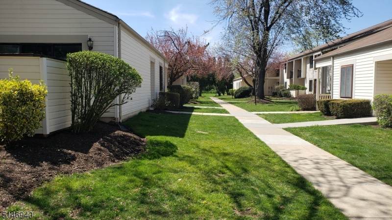 Avon Dr - Photo 1