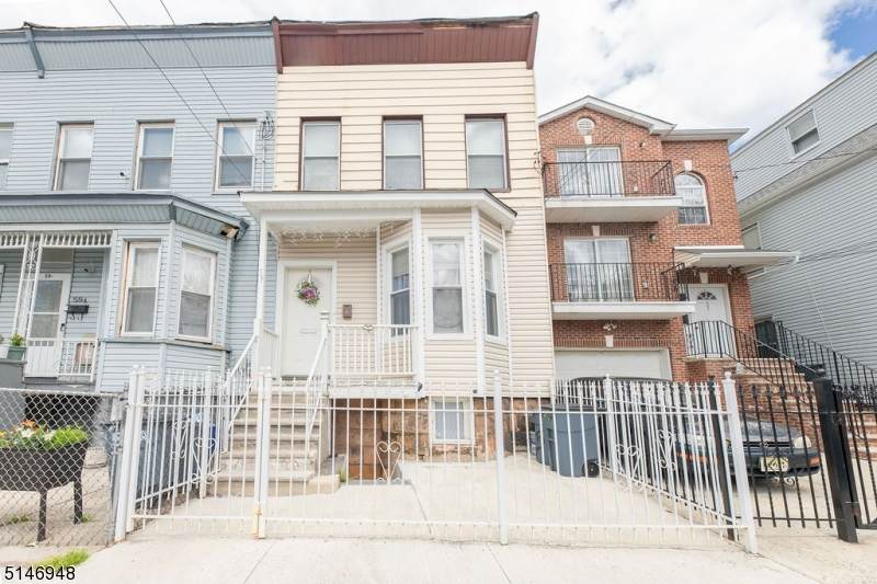 59 Irving St - Photo 1