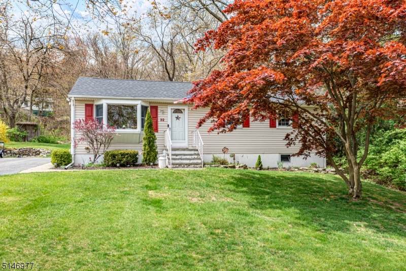 32 Cedar Ridge Dr - Photo 1