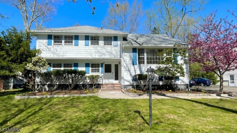 12 Plymouth Dr - Photo 1
