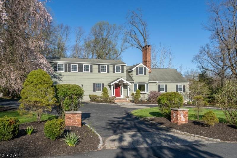 4 Dogwood Dr - Photo 1