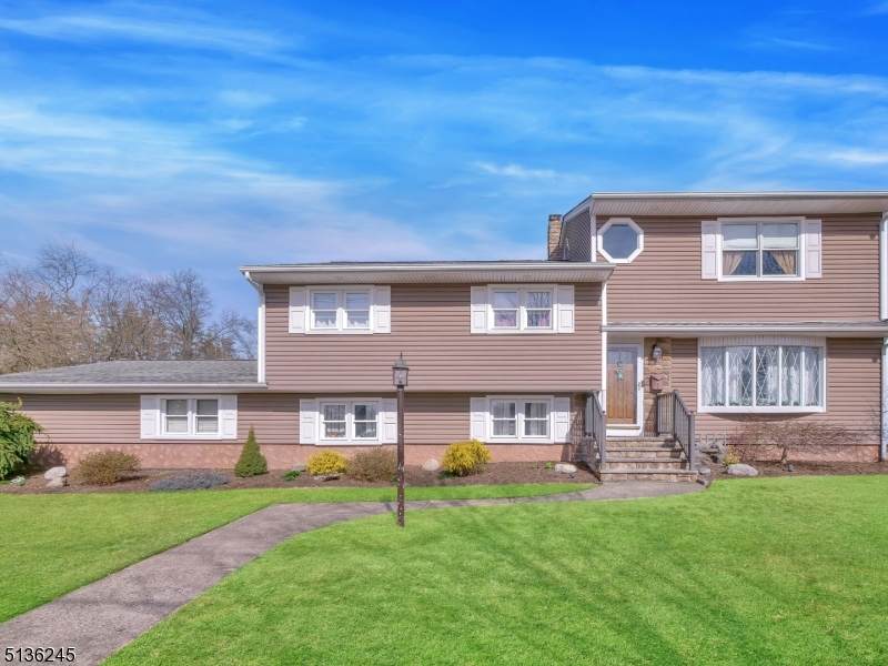 2 Eden Pl - Photo 1