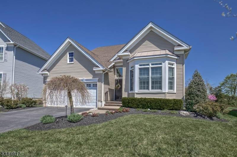 29 Ditmar Blvd - Photo 1
