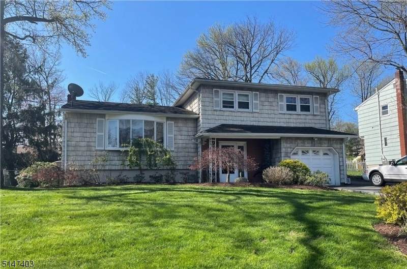 16 Livingston Ave - Photo 1