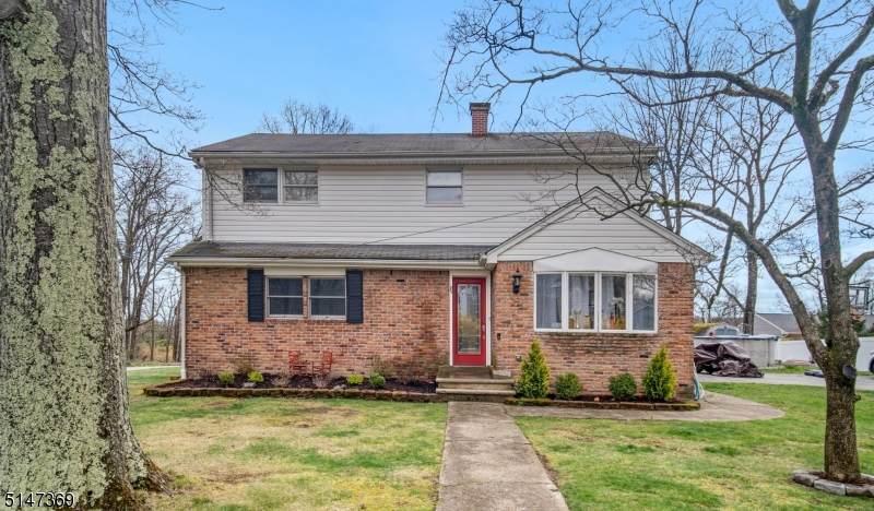 71 Vine Ave - Photo 1