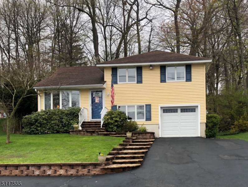 582 Eric Ln - Photo 1