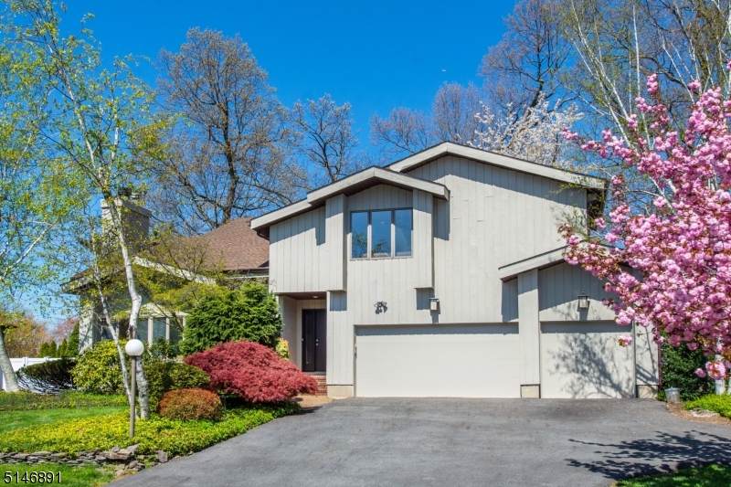 174 Webster Dr - Photo 1