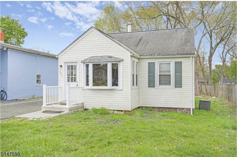 137 Pine St - Photo 1