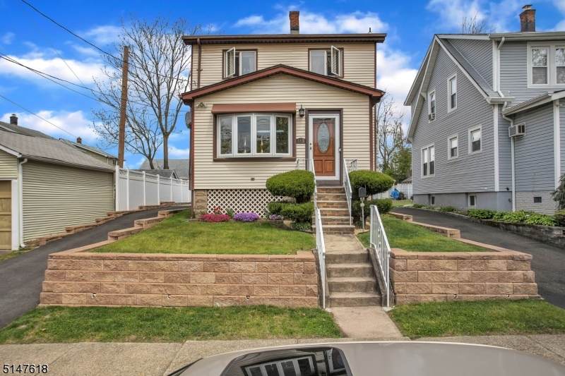 113 Vernon Ave - Photo 1