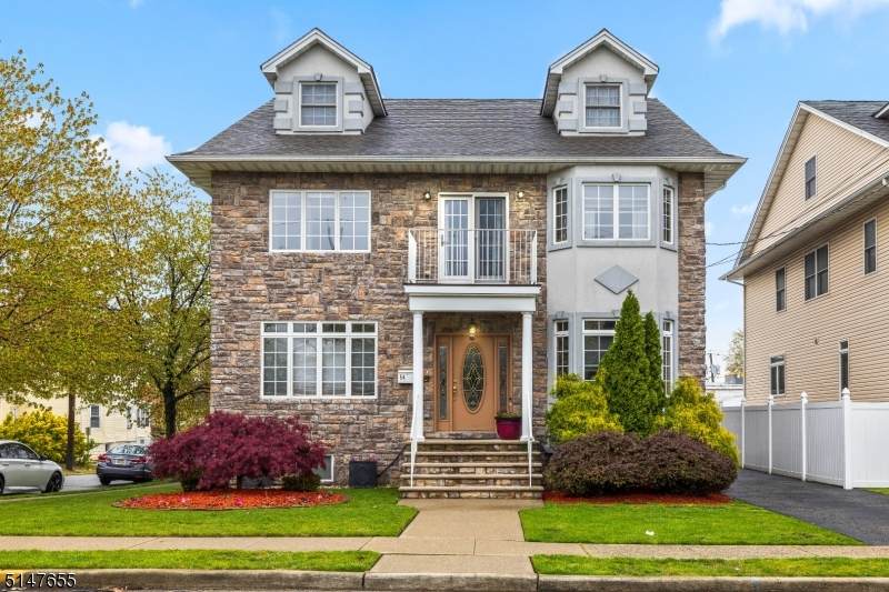 54 Grand Pl - Photo 1