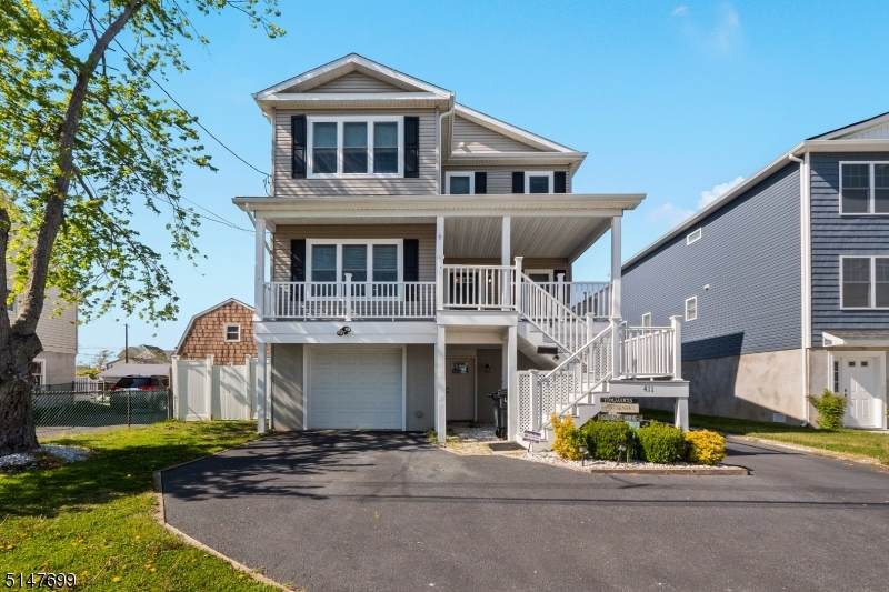 411 Bayview Ave - Photo 1