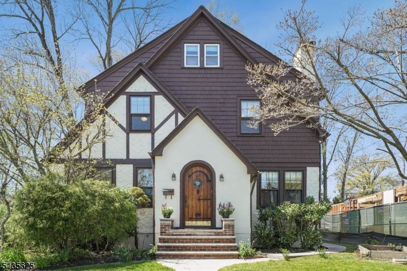 61 Locust Ave - Photo 1