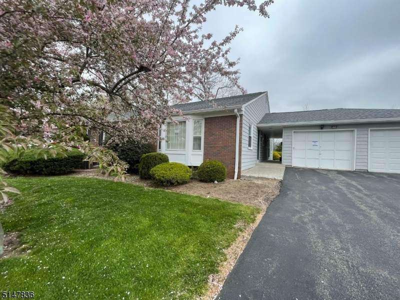42 Brandywyne Dr - Photo 1