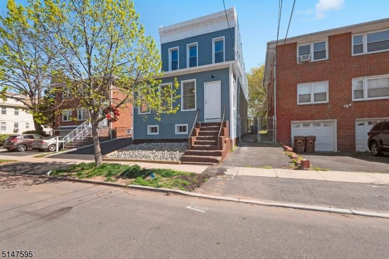 812 Cranford Ave - Photo 1