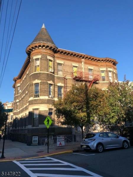 324 24Th St - Photo 1