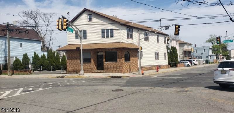 108 Schuyler Ave - Photo 1