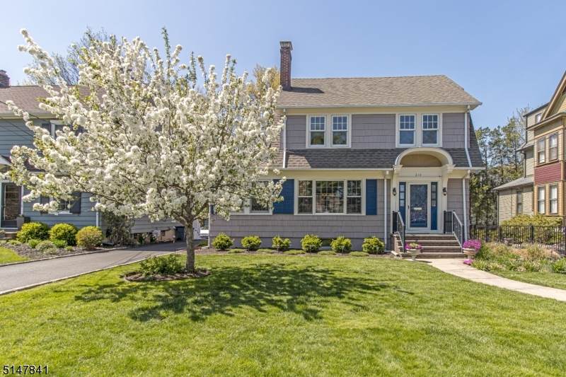 210 W Dudley Ave - Photo 1