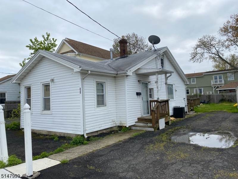 820 9Th St - Photo 1