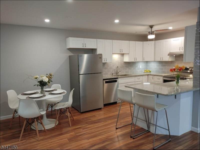 2 Montgomery St - Photo 1