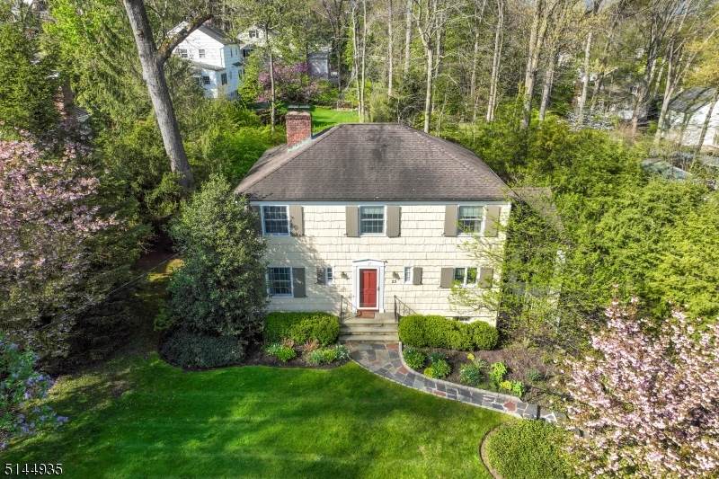 25 Greenwood Ave - Photo 1