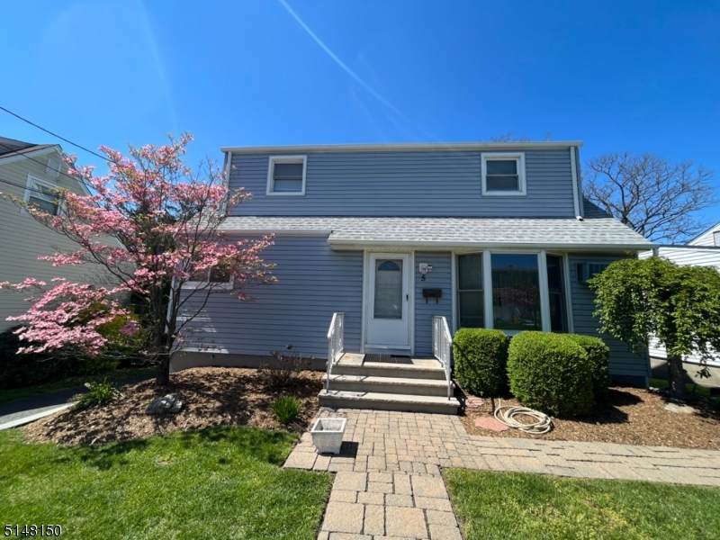 5 Calvin Ave - Photo 1