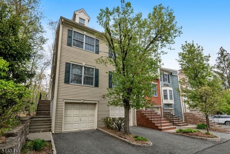 615 Fairfax Dr - Photo 1