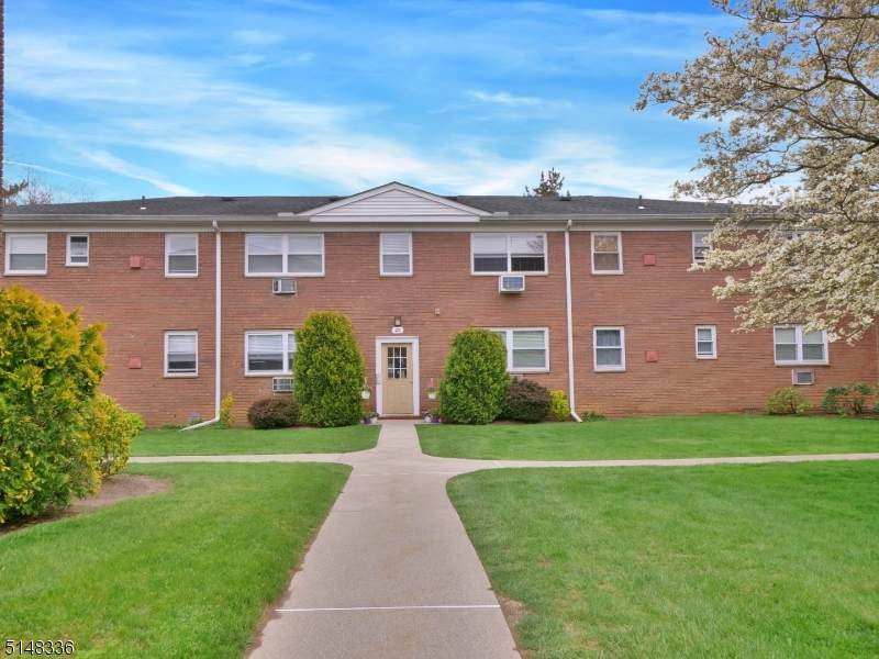 43 Hinchman Ave - Photo 1