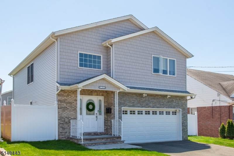 136 Kent St - Photo 1