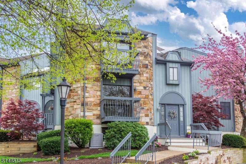 28 Trafalgar Ct - Photo 1