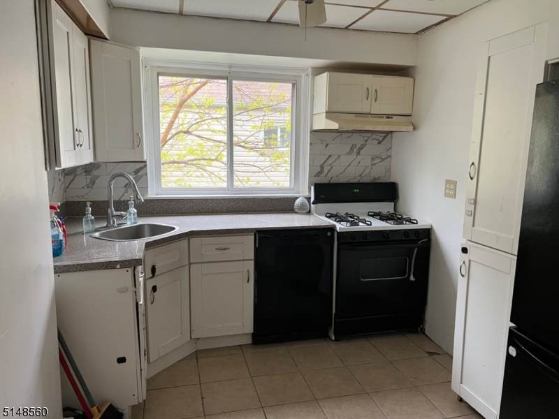 903 Green St - Photo 1