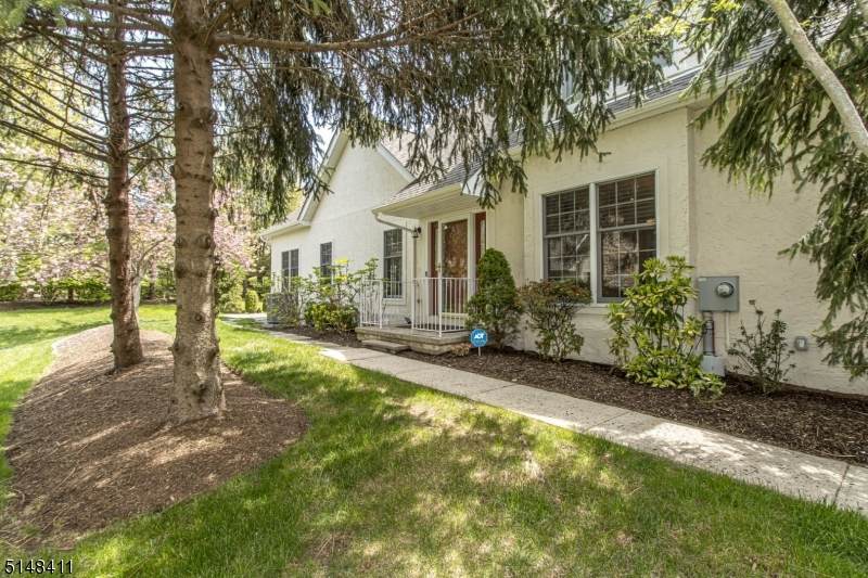 24 Georgetown Ct - Photo 1