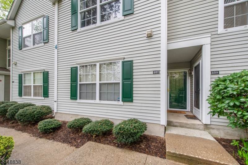 407 Chatfield Dr - Photo 1